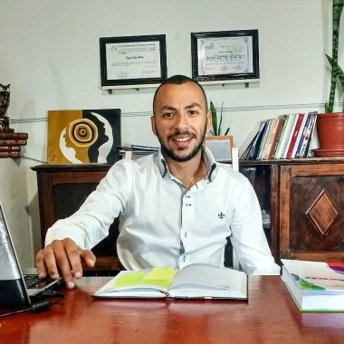 Psicólogo Laugi Leite Brião