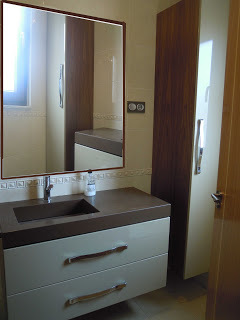 mueble de baño con encimera de cuarzo