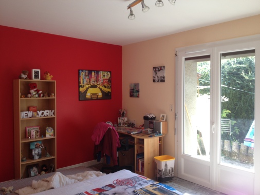 CHAMBRE RÉNOVÉE
pose fibre lisse+peinture+sol vinyle