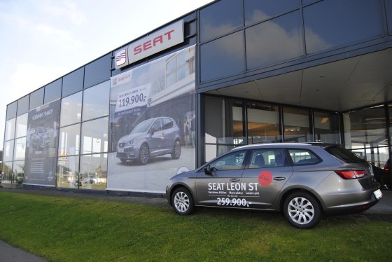 Outdoor banner til Jønssons Auto