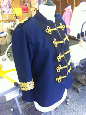 Veste  sur le thème marin, réalisé en quatre semaines: dossier techniques, patrons, dessins en cao/dao, prototype en toile pour essayage, achat du tissu et matériels et réalisation du produit.