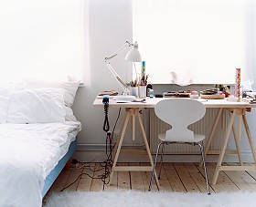 une chambre d'ado aux tons doux et clairs