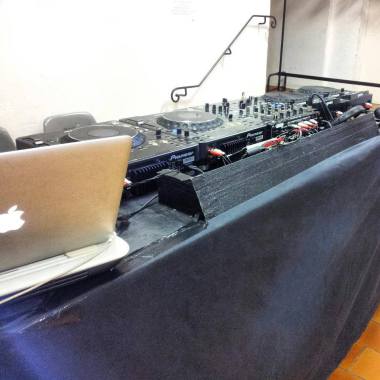 exemple stand dj 