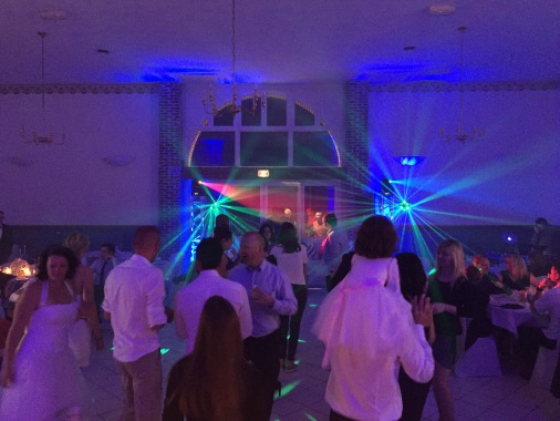 Mariage en Septembre 2015 au clos du bois de Gattigny, configuration 2 totems + Éclairage de salle
