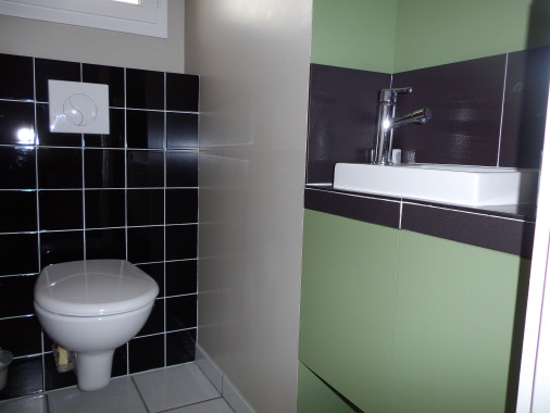 WC suspendu avec lave mains