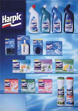 Repositionnement de la ligne d’entretien sanitaire produite par Reckitt Benckiser. Logotype et création d’un environnement graphique plus «cosmétisant».