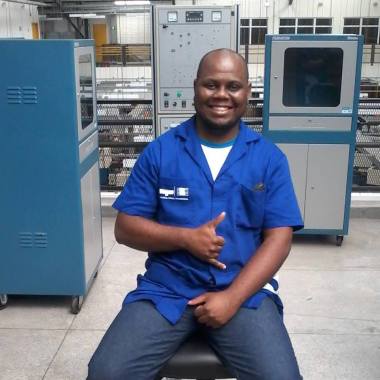 Victor Salgado, Eletricista Instalador