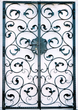 Porte grille d'interieur.