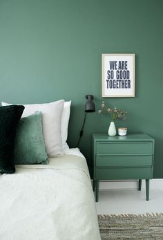Le bleu est synonyme de détente et de bien être, alors s'il n'y avait qu'une couleur à choisir pour la chambre, ce serait peut-être elle...