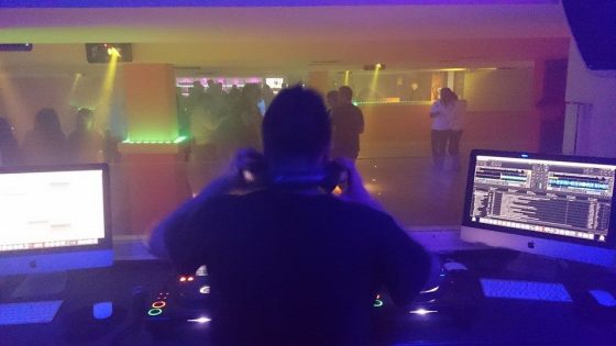 Nuestros dj's son residentes mensuales en diversas discotecas de Asturias desde hace años,experiencia y repertorio garantizado!