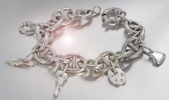 Bracelet argent et pampilles.