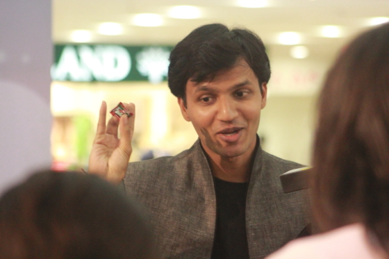 Amit Kalantri close up magic show