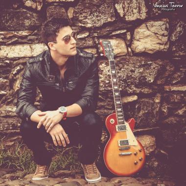 Música ao vivo e DJ com o músico Junior Sperancini