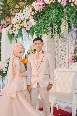 Wedding For NUGROHO & DYAH  Photo by Diproject  For more info : 085727098438 | www.diprojectgrup.com  Instagram diprojectpati : https://www.instagram.com/diprojectpati/  Twitter @diprojectpati : https://twitter.com/diprojectpati  YouTube Diproject TV : https://www.youtube.com/channel/UCBaEWvhIxyGlueOezo_TVmQ  #wedding #pernikahan #makeup #riaspengantin #rias #pengantin #pengantinindonesia