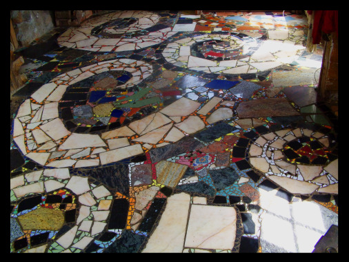Grand mosaïque sur sol