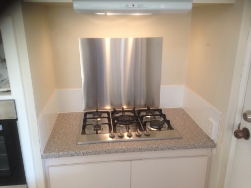 After. New top & Hob with splash back & tiles.