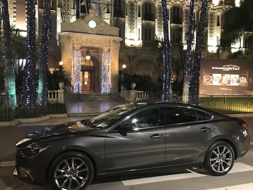 Découvrez notre Mazda 6 véhicule très haut de gamme de fabrication Japonaise .

Voiture pouvant accueillir 3 passagers et disposant d'un grand coffre
