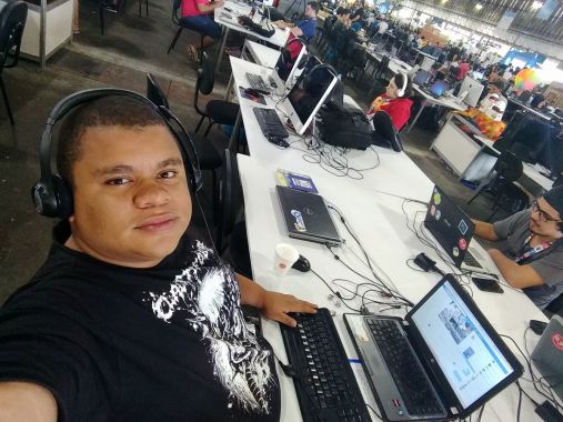 Participando da Campus Party BR9. Um dos maiores eventos de tecnologia do mundo, ocorreu em São Paulo, em 2016