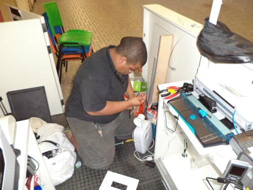 A loja possuía equipamentos de cópia a lazer,  então tive que fazer um circuito elétrico específico para aguentar a carga dos equipamentos. 