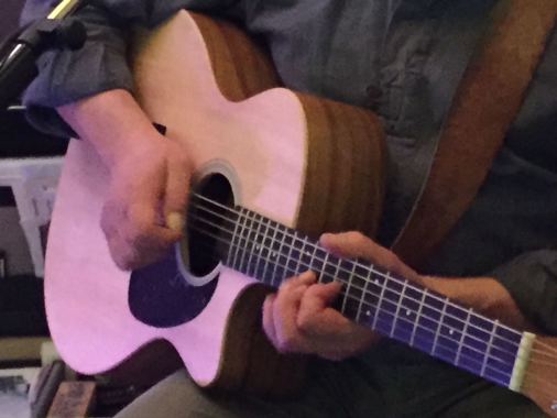 Theo-Live mit seiner Martin-Gitarre