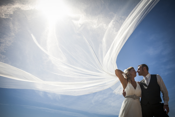 Foto Reportage di nozze. La sposa con lo sposo, servizio fotografico dopo cerimonia. D'amicis fotografo.