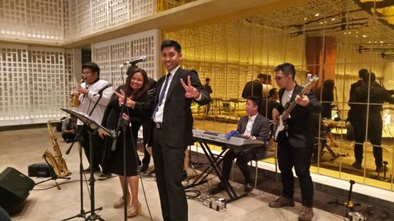 Weddimg preform Vicky and friends