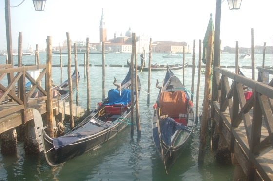 Venezia, gondole ormeggiate