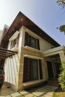 plot size-5000 sq.ft., built up- 5650 sq.ft. near Akluj
