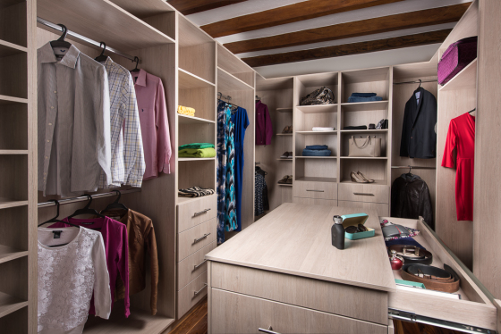 Walking Closet www.decoractive-ec.com