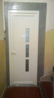Porte entrée sur mesure avec finition.