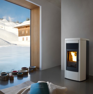 POÊLE A GRANULES MCZ STAR 2.0
8 ou 10 kW HEATING BY STANG LA ROCHELLE AYTRE - ou - NIORT AIFFRES
