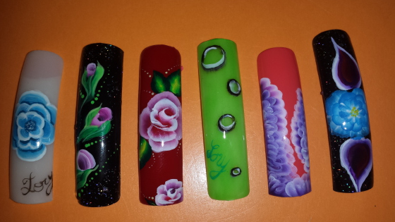 Nail art à la peinture acrylique