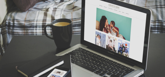 Création du site internet du duo de photographes Charlotte & Tamara : http://www.charlote-tamara.com