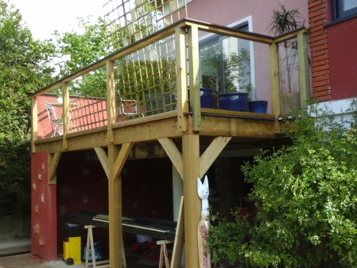 Terrasse sur poteau  à Montgeron