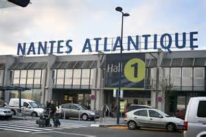 Pour toujours vous faire gagner du temps, Transport Du Roi -VTC -,chauffeur  privé à Nantes, propose la prise en charge complète de vos transferts Aéroport ou Gare à Nantes  24h/24h ,7j/7j . Profitez librement d'un véhicule de transport avec chauffeur pendant la durée que vous le souhaitez , qui vous offre la garantie d'un service soigné et d'un esprit tranquille qui répond à vos attentes aussi bien professionnelles que personnelles.