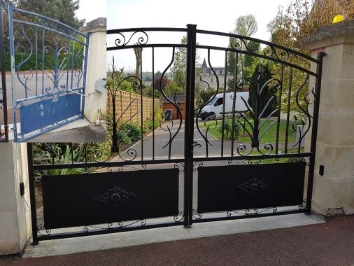 Portail réalisé Mercin et Vaux.jpg