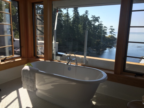 Free standing soaker tub