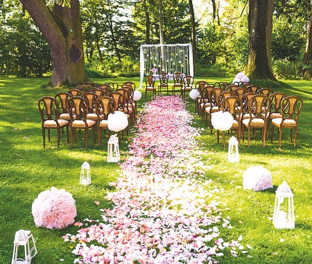 BODA AL AIRE LIBRE O ROMANTICA