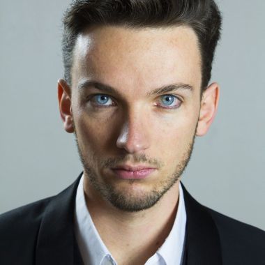 Léo - Magicien Mentaliste Hypnotiseur