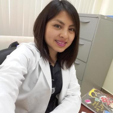 Elizabeth Vaca, Médico Uce