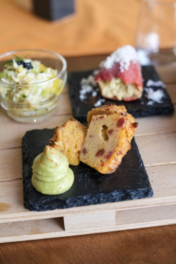Tapas: Cake au chorizo, Picquillos farcie et Chair d'araignée de mer