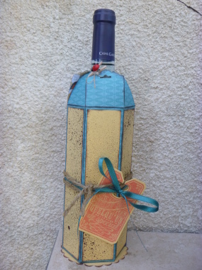 Une jolie boite pour embellir une bouteille de vin ou autre