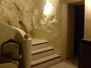Exemple création escalier béton et mur façon mur de pierre