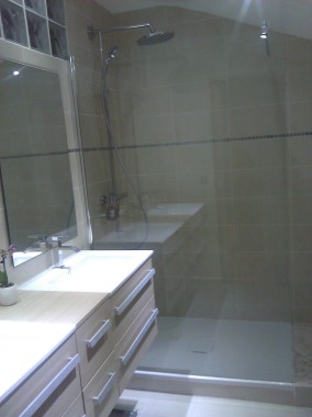Une des salle de bain  refaite dans le Pavillons de Toulouse