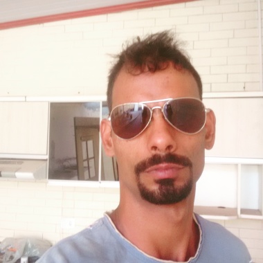 A Tres Pinturas
