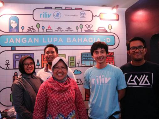 Riliv bersama Ibu Walikota Surabaya, Ibu Tri Rismaharini dalam pameran Geekfest di Surabaya