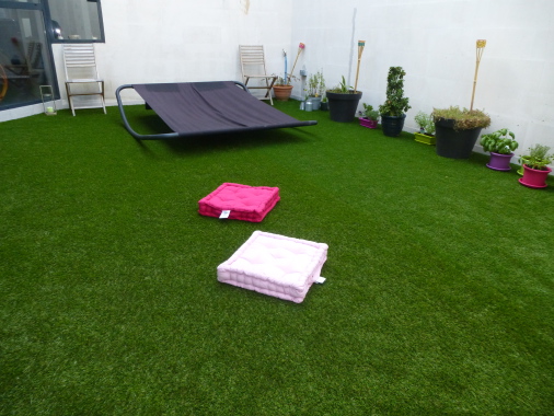fin de la pose du gazon synthétique
loft