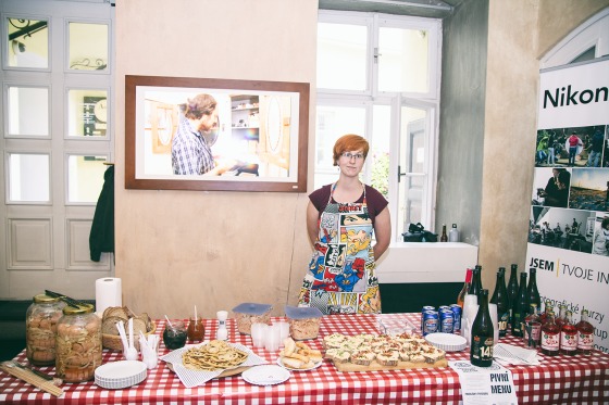 Tématické menu pro vernisáž výstavy "Hutě" - catering ve stylu kantýny.