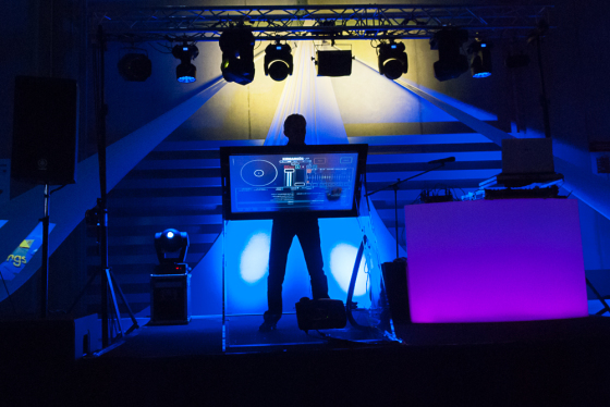 Unique en Alsace, le Mix DJ sur table lumineuse tactile!