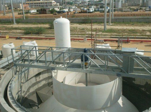 montaje e isntalacion de mores en lecho de lodo planta ramom lagun